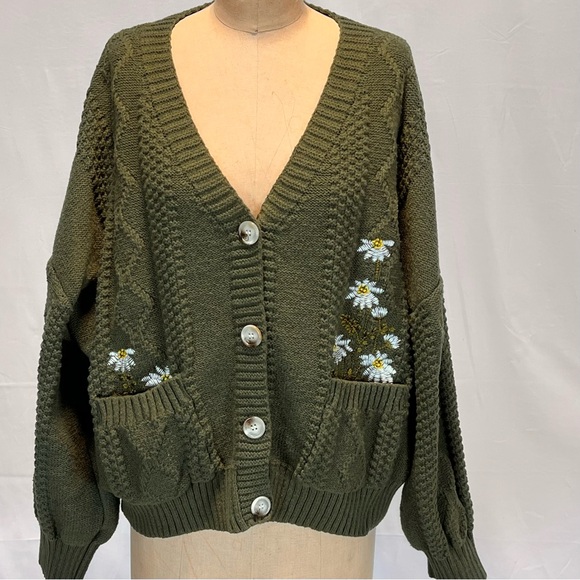 Wildflower Daisy earthy sweater cardigan cable knit button front floral‎ flowers - Picture 9 of 11